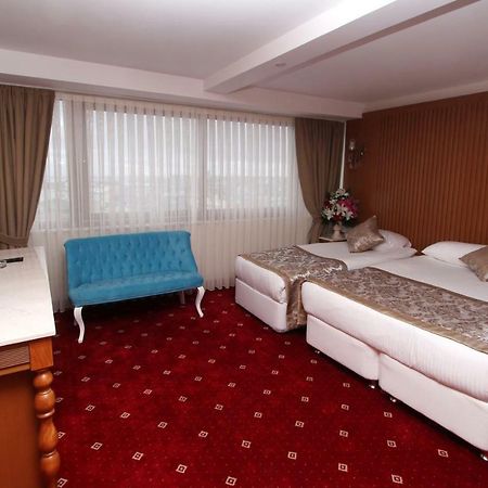 Tilia Hotel Istanboel Buitenkant foto