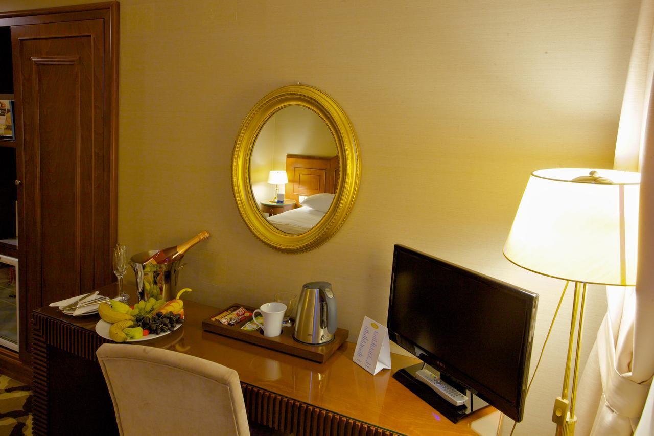 Tilia Hotel Istanboel Buitenkant foto